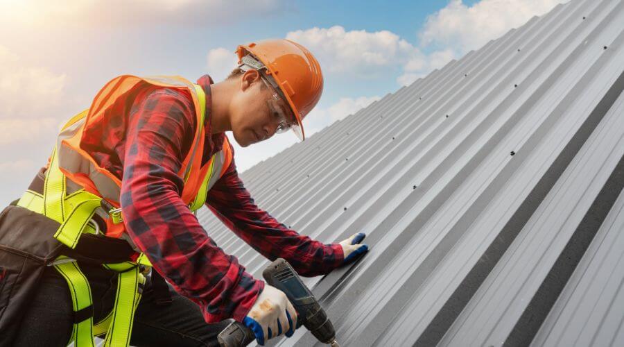 Professional Emergency Roof Repairs services in Leoma, TN